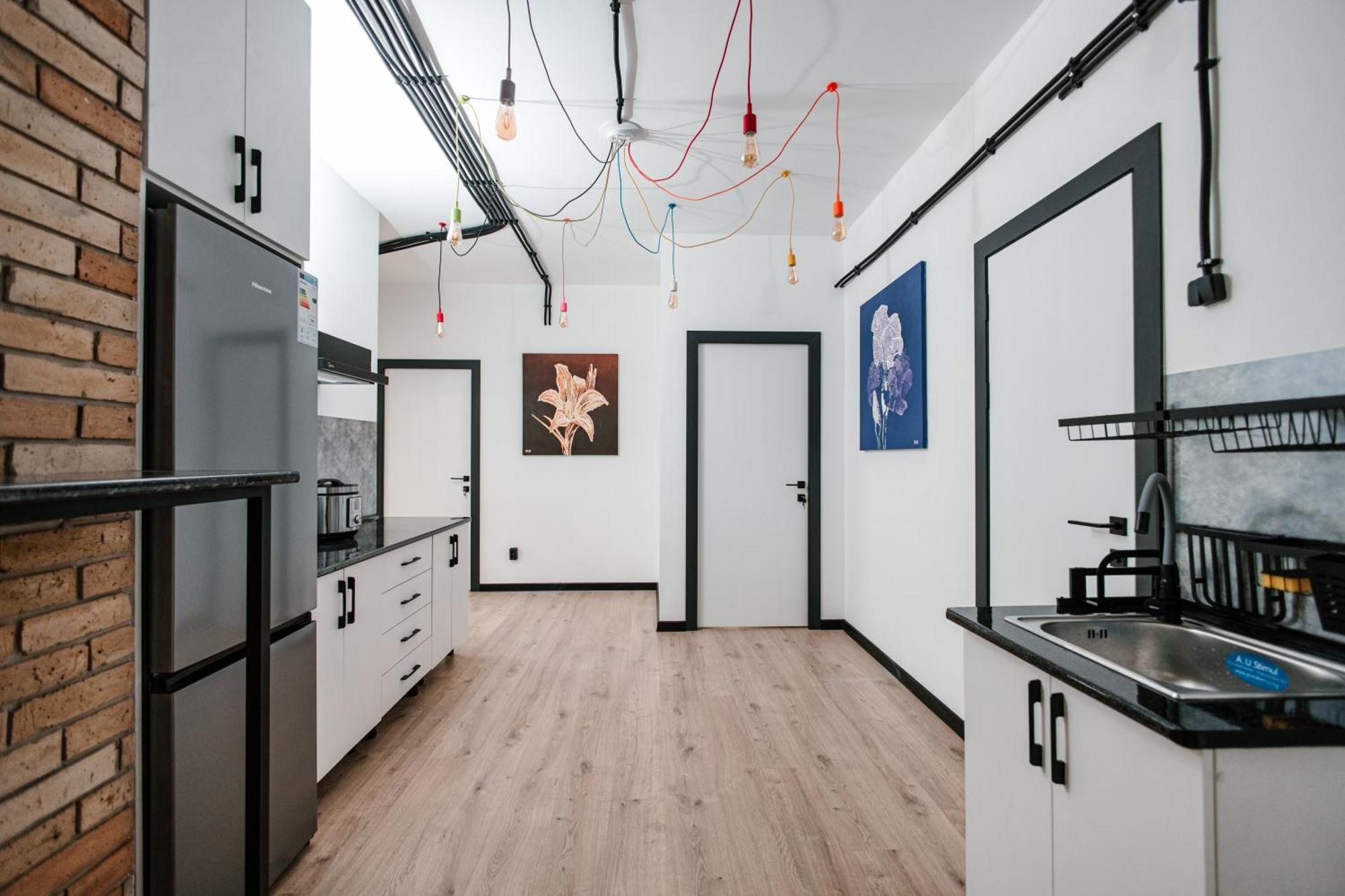 68 Hostel ビシュケク エクステリア 写真